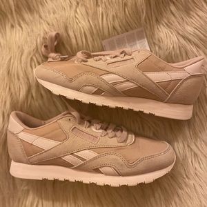 NWT Reebok classic sneakers